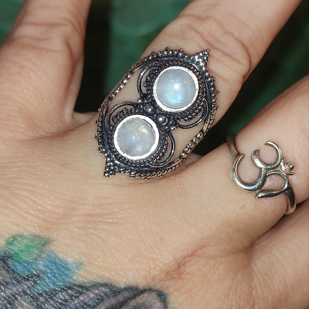 Double Moonstone Vintage Style Ring Size 7 - Picture 2 of 4